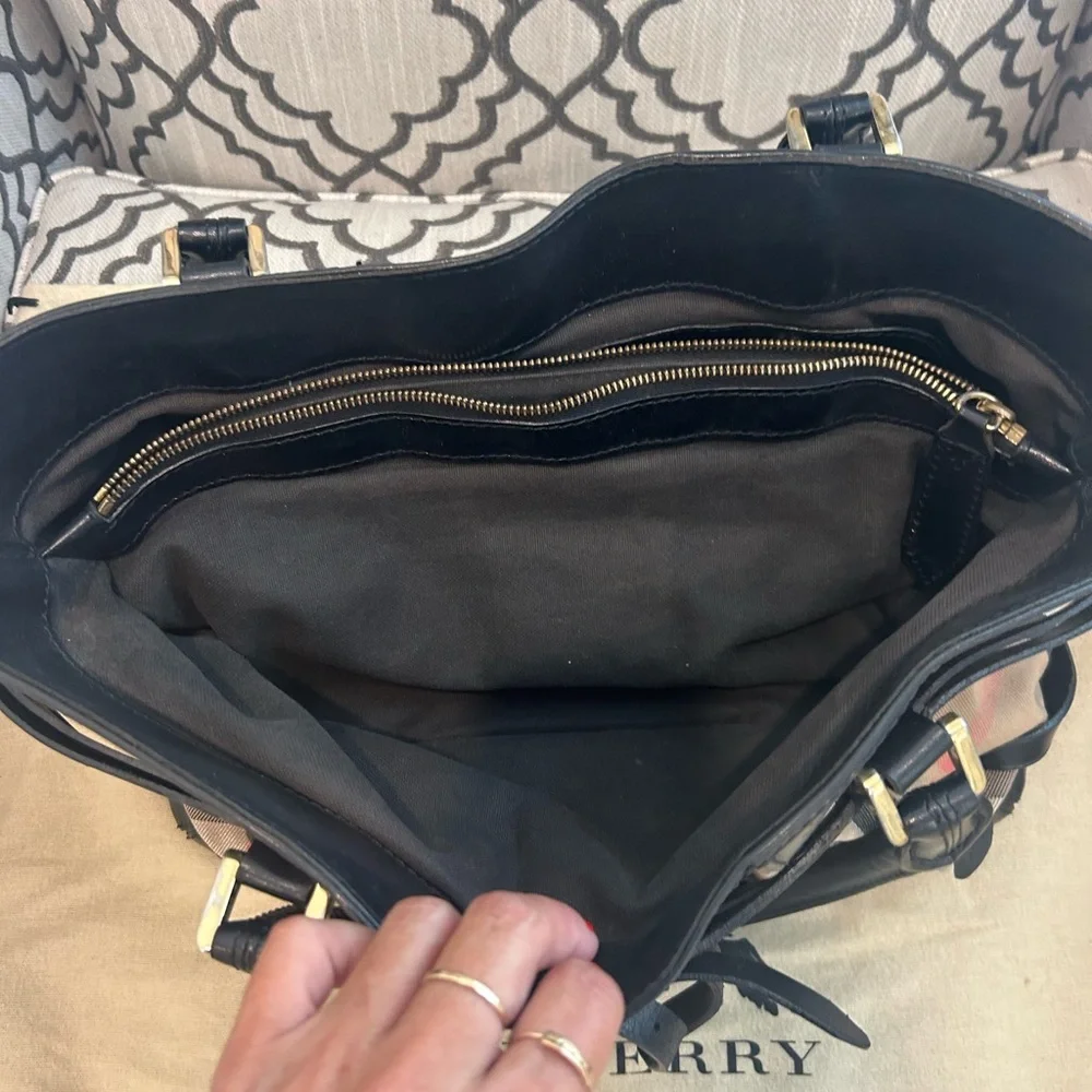 House Check Bridle Calfskin Medium Lynher Tote Black - Picture 2 of 8